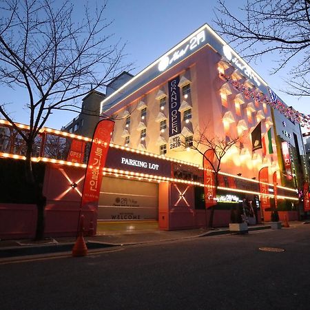 February Stay Gangseo Пусан Экстерьер фото